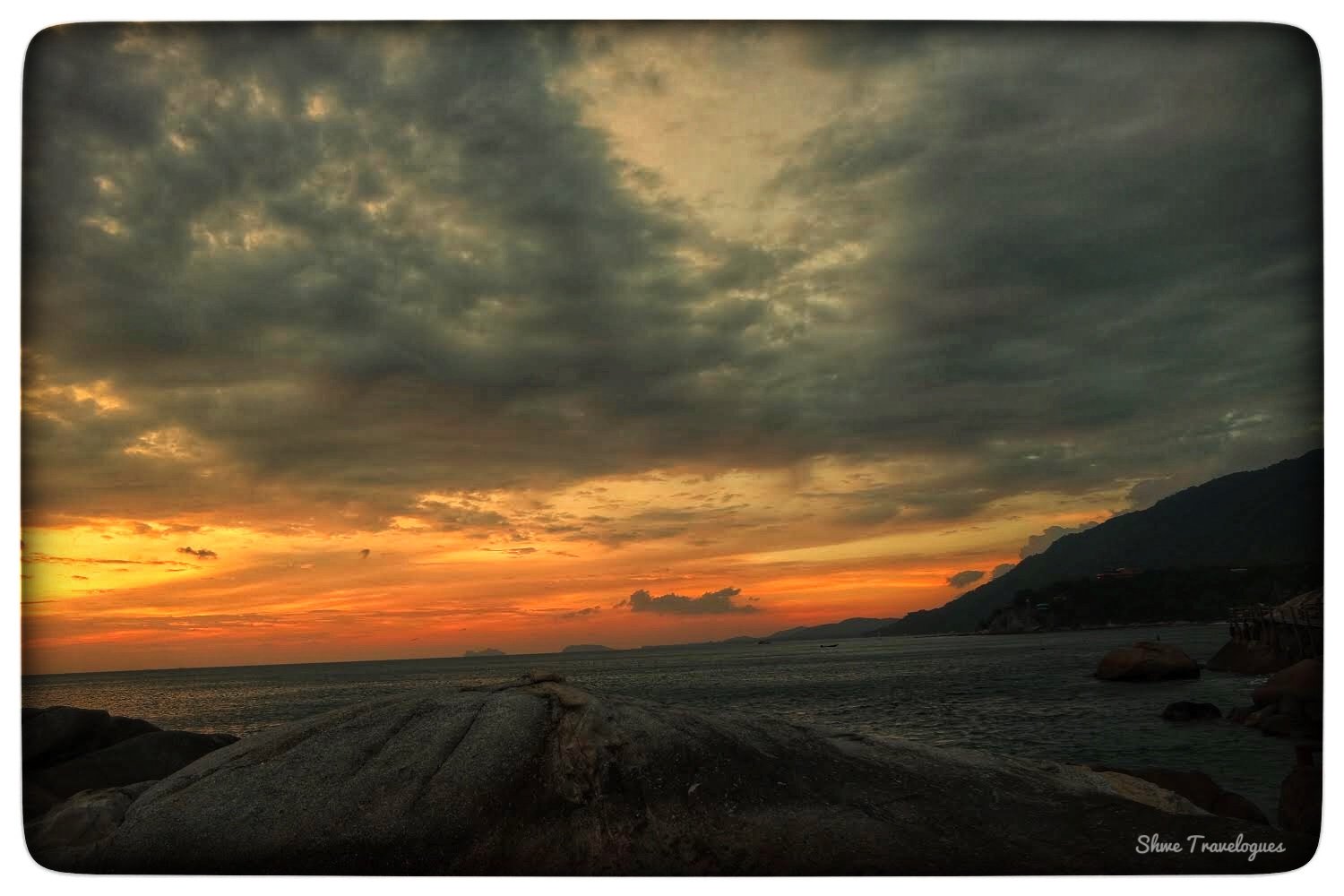 An image of the setting sun from Sarikantang Resort, Koh Phangan